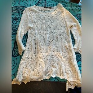 Tunic length crochet long sleeve top. Women size XL.